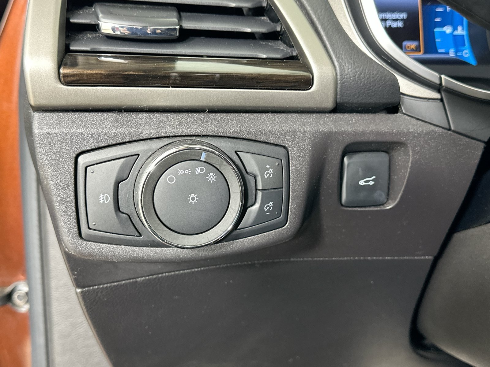 Used 2016 Ford Fusion SE w/ Equipment Group 202A AWD/4WD image 25
