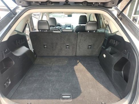 Used 2023 Ford Edge SEL image 16