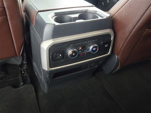 Used 2022 Ford Expedition Limited image 10