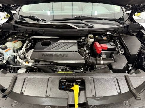 Used 2025 Nissan Rogue SV image 9