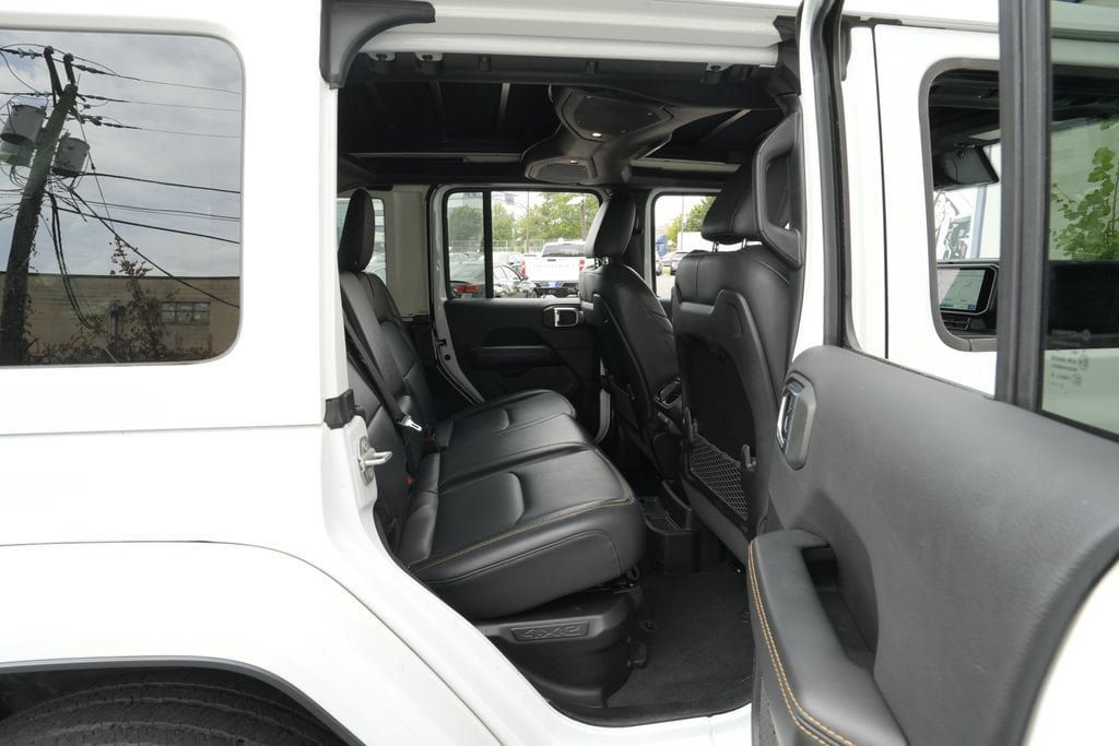 Used 2024 Jeep Wrangler Unlimited Sahara w/ Technology Group AWD/4WD image 36
