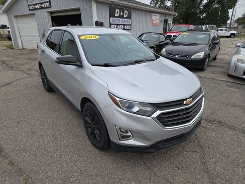 Used 2018 Chevrolet Equinox LT FWD image 2