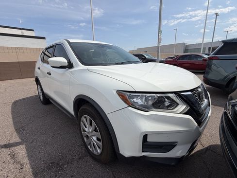 Used 2020 Nissan Rogue S FWD image 2