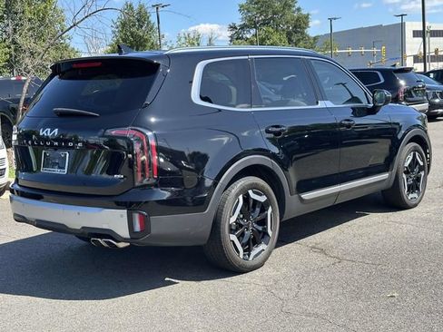 Used 2023 Kia Telluride EX w/ EX Captain's Chair Package AWD/4WD image 2