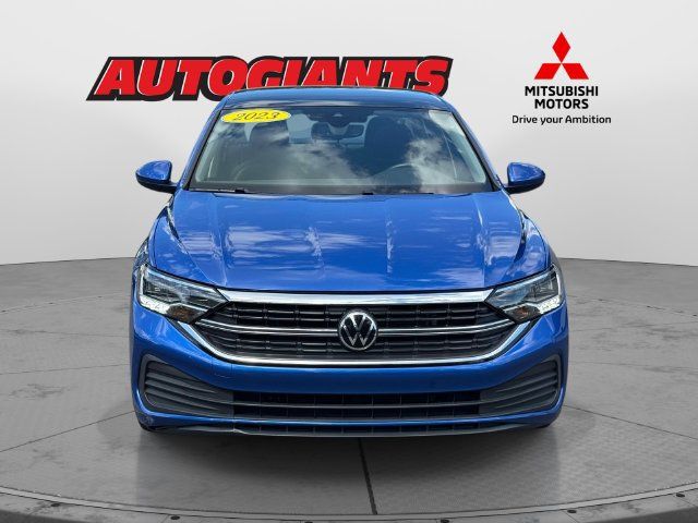 Used 2023 Volkswagen Jetta SE w/ Panoramic Sunroof Package FWD image 5