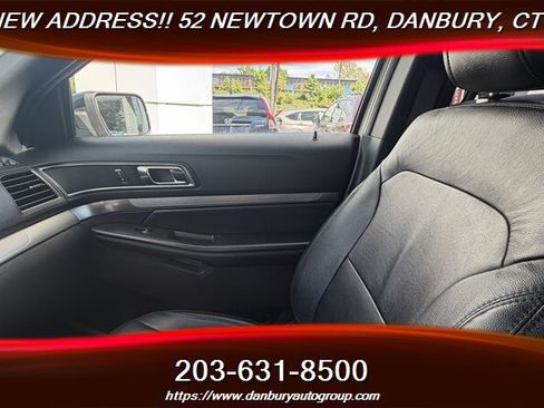 Used 2018 Ford Explorer XLT w/ Equipment Group 202A AWD/4WD image 21