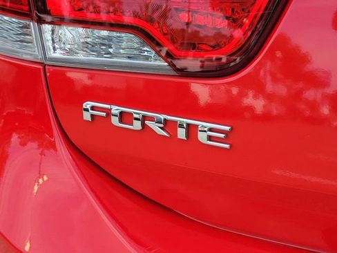 Used 2010 Kia Forte Koup SX w/ Leather Pkg FWD image 8