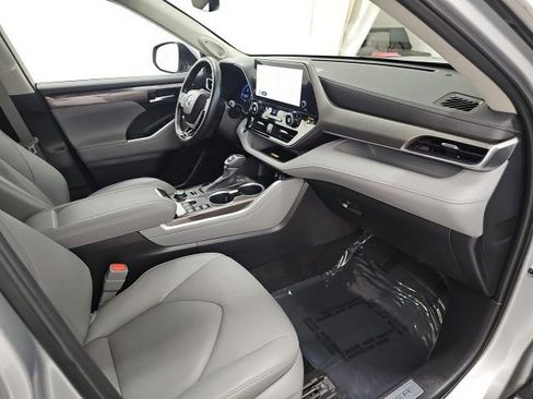 Used 2024 Toyota Highlander Limited AWD/4WD image 39