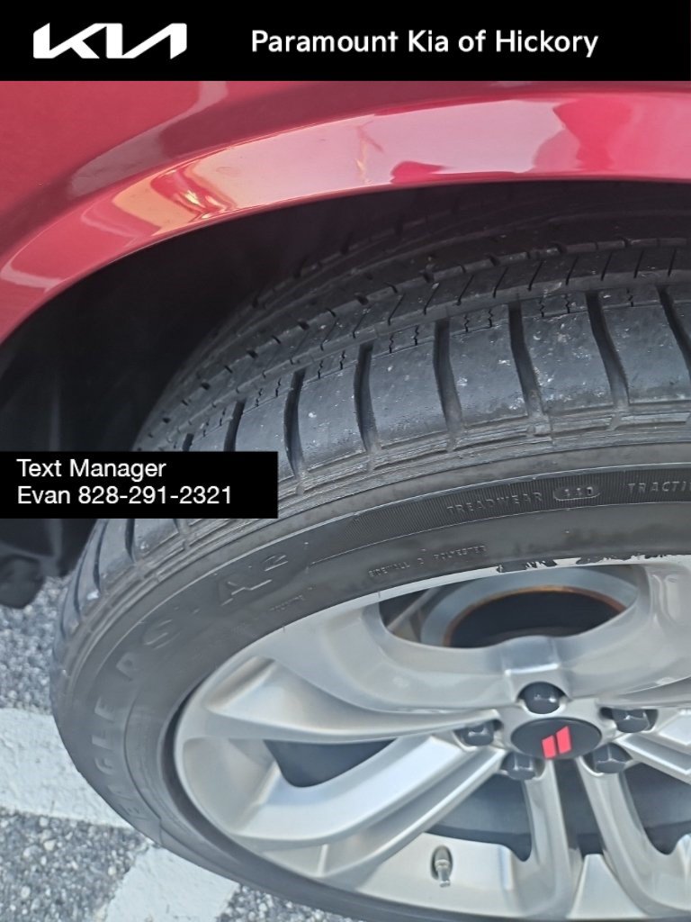 Used 2022 Dodge Challenger R/T w/ Driver Convenience Group RWD image 10