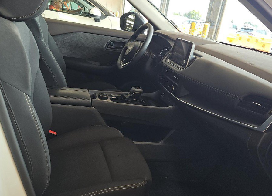 Used 2023 Nissan Rogue S AWD/4WD image 6