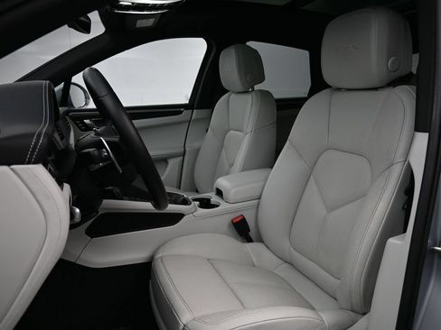 Certified 2024 Porsche Macan GTS AWD/4WD image 5