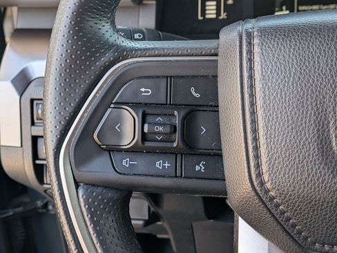 Used 2025 Toyota 4Runner SR5 AWD/4WD image 17