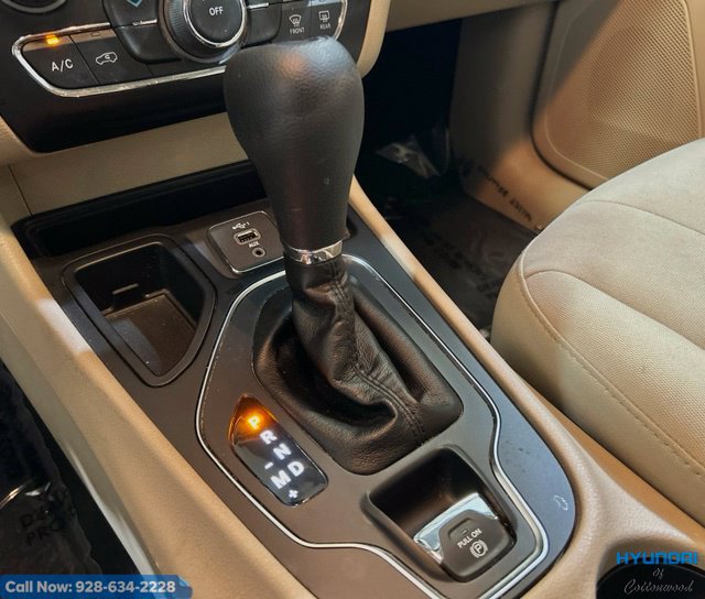 Used 2019 Jeep Cherokee Latitude w/ Popular Appearance Group FWD image 31