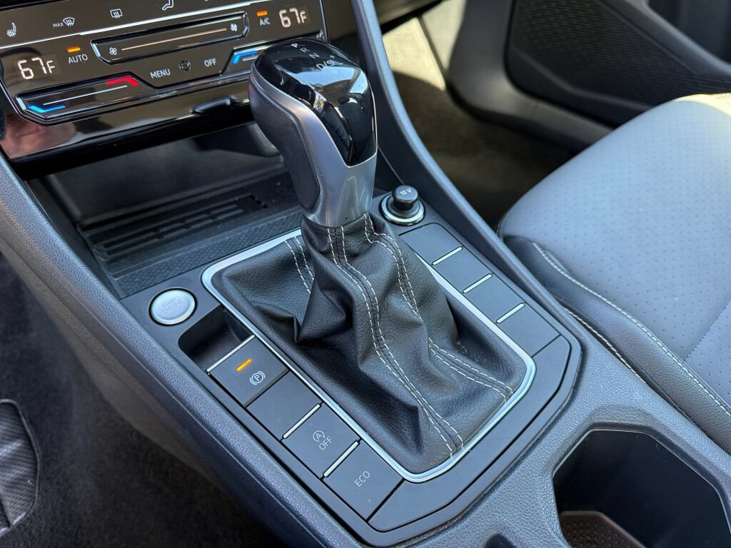 Used 2025 Volkswagen Jetta SE FWD image 27