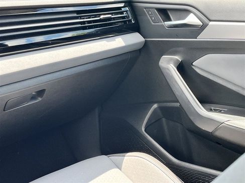 Used 2025 Volkswagen Jetta SE FWD image 19