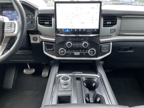 Used 2024 Ford Expedition XLT RWD image 23