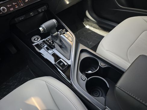 New 2026 Kia Niro EX FWD image 9