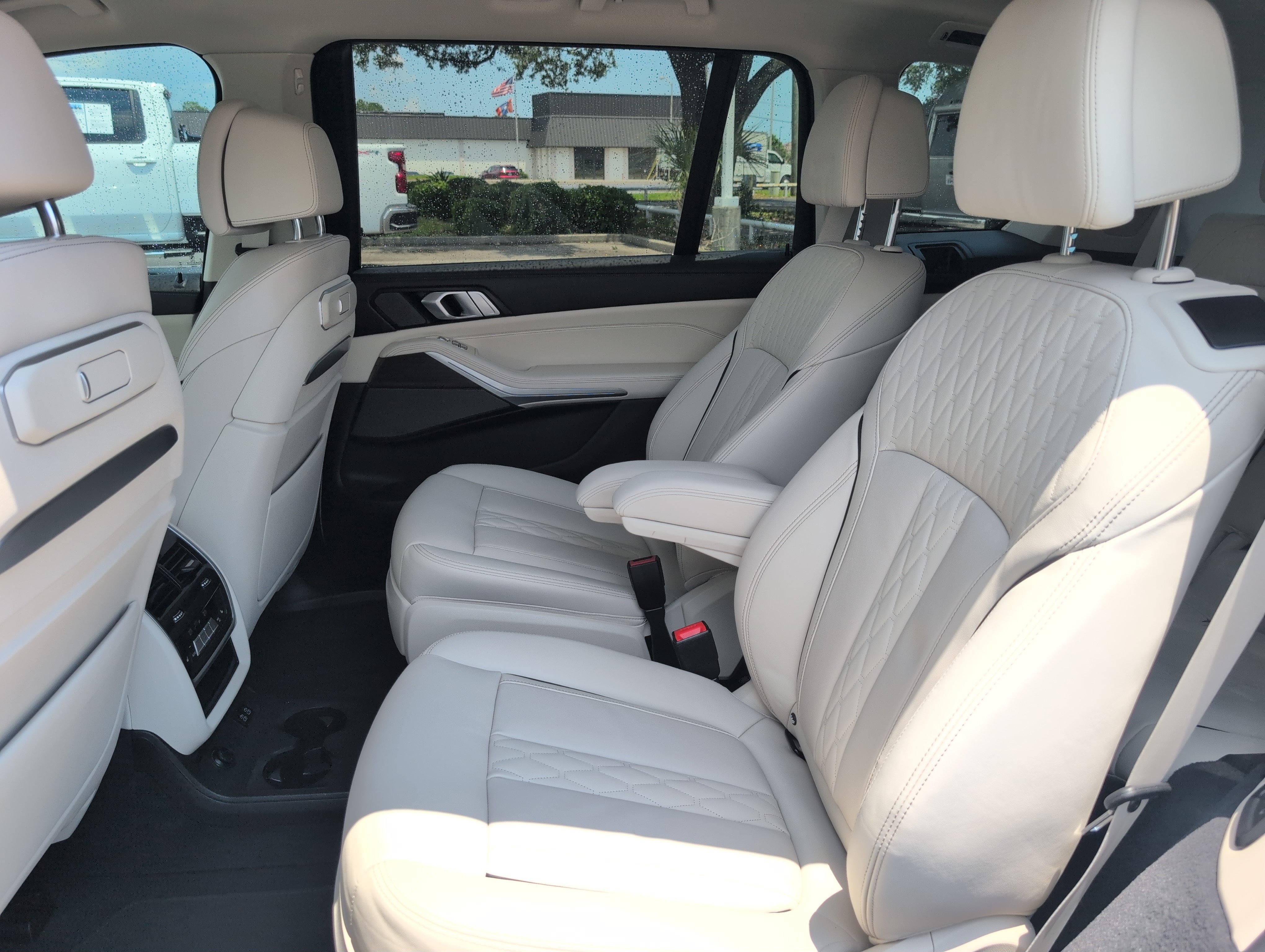 Used 2024 BMW X7 xDrive40i w/ Executive Package AWD/4WD image 32
