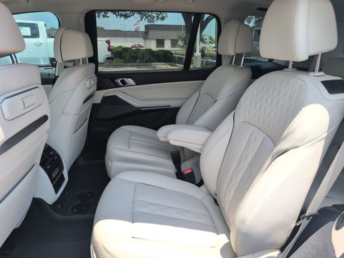 Used 2024 BMW X7 xDrive40i w/ Executive Package AWD/4WD image 32