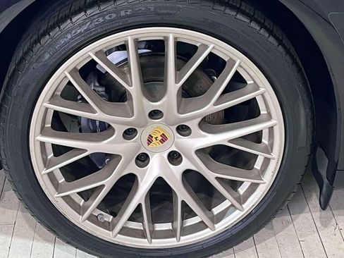 Used 2020 Porsche Panamera RWD image 15