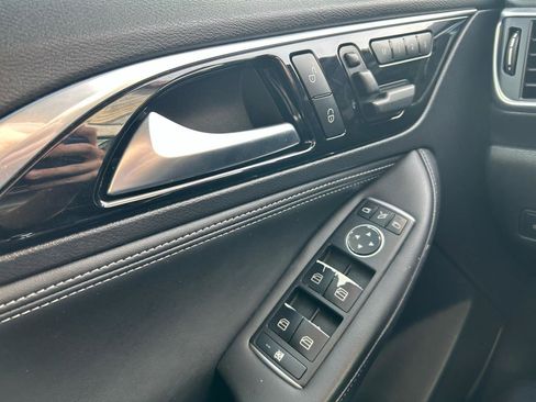 Used 2018 INFINITI QX30 image 30