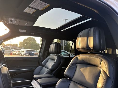 Used 2025 Lincoln Navigator L Reserve w/ Jet Appearance Package AWD/4WD image 8