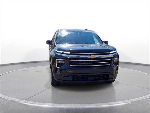 New 2025 Chevrolet Traverse LT w/ Enhanced Driving Package FWD image 3