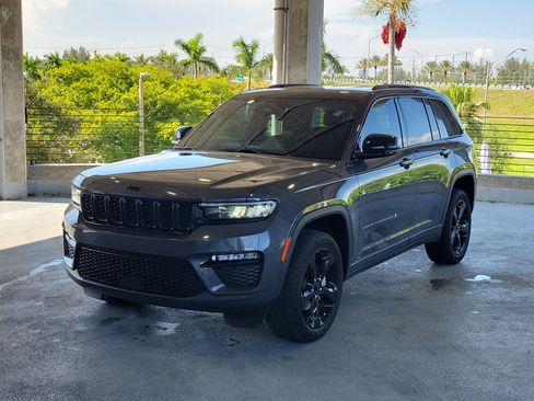 Used 2023 Jeep Grand Cherokee Limited w/ Black Appearance Package RWD image 4