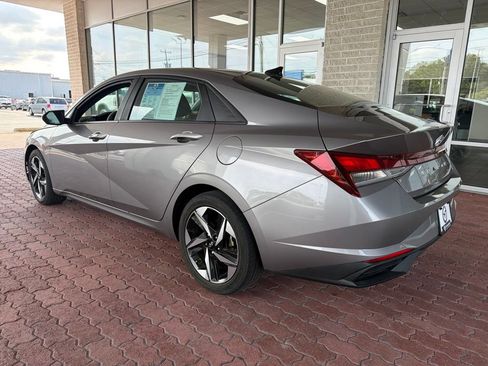 Used 2023 Hyundai Elantra SEL w/ Convenience Package FWD image 13