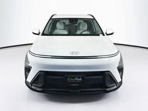 Used 2025 Hyundai Kona SEL FWD image 2