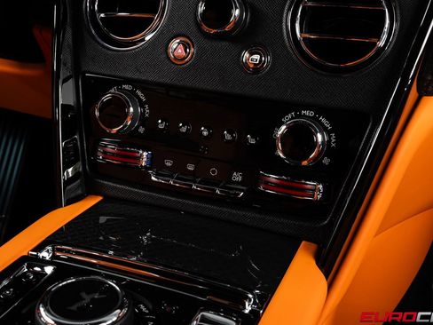 Used 2023 Rolls-Royce Cullinan Black Badge w/ Dark Exterior Package image 30