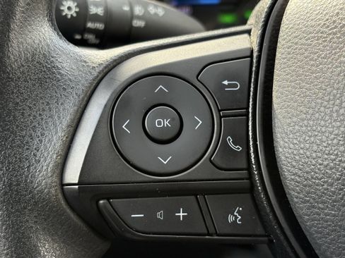 Used 2021 Toyota RAV4 XLE image 17