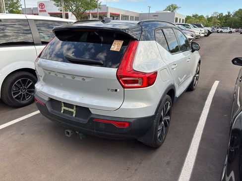 Used 2021 Volvo XC40 T5 R-Design w/ Advanced Package AWD/4WD image 4