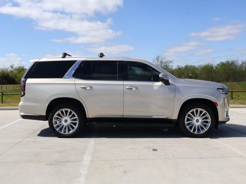 Used 2022 Cadillac Escalade Luxury w/ LPO, Floor Liner Package image 6