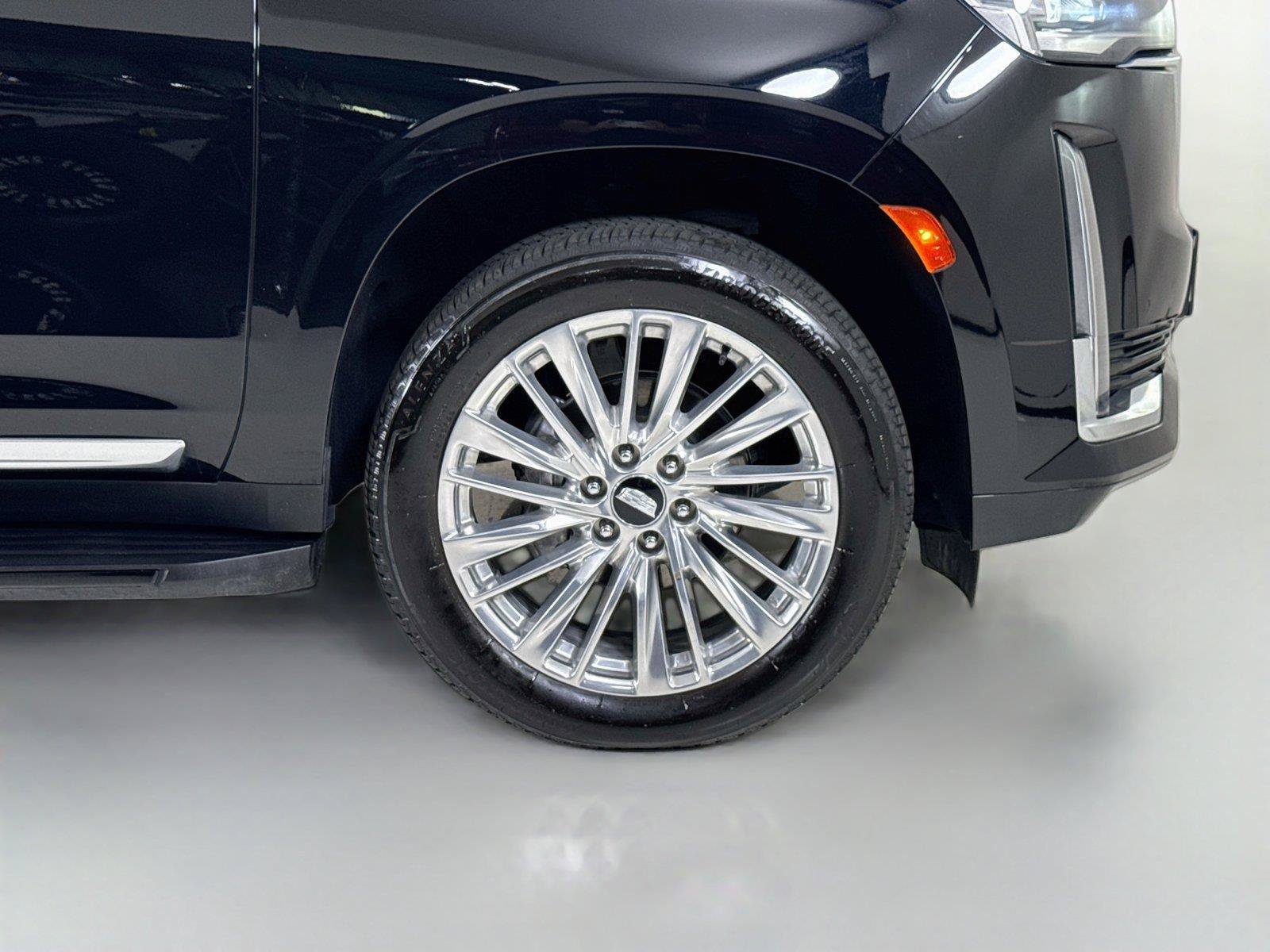 Used 2022 Cadillac Escalade Luxury AWD/4WD image 34