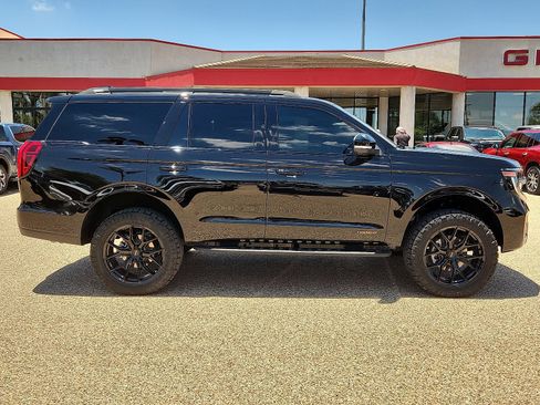 Used 2025 Ford Expedition Tremor AWD/4WD image 5