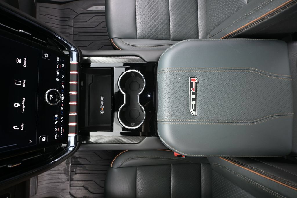 Used 2025 GMC Yukon AT4 AWD/4WD image 30