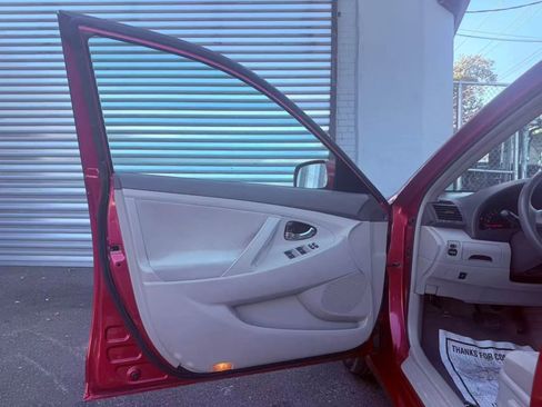 Used 2011 Toyota Camry LE image 8