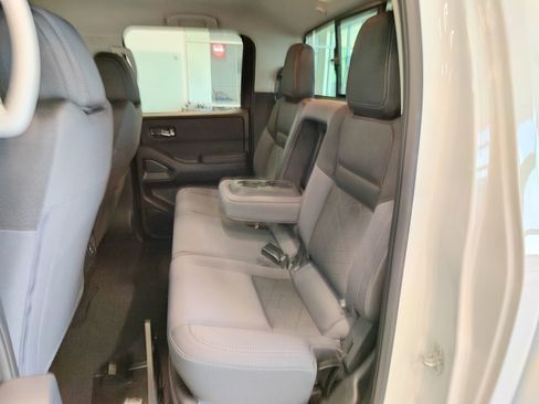 New 2025 Nissan Frontier SV w/ SV Convenience Package image 14