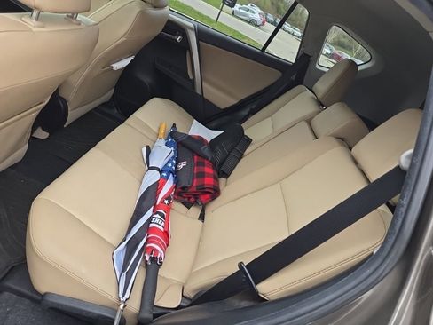 Used 2015 Toyota RAV4 Limited w/ Technology Package image 21