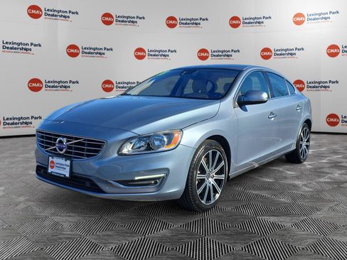 Used 2018 Volvo S60 T5 Inscription image 3