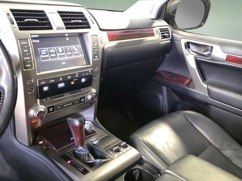 Used 2016 Lexus GX 460 w/ Premium Package AWD/4WD image 25