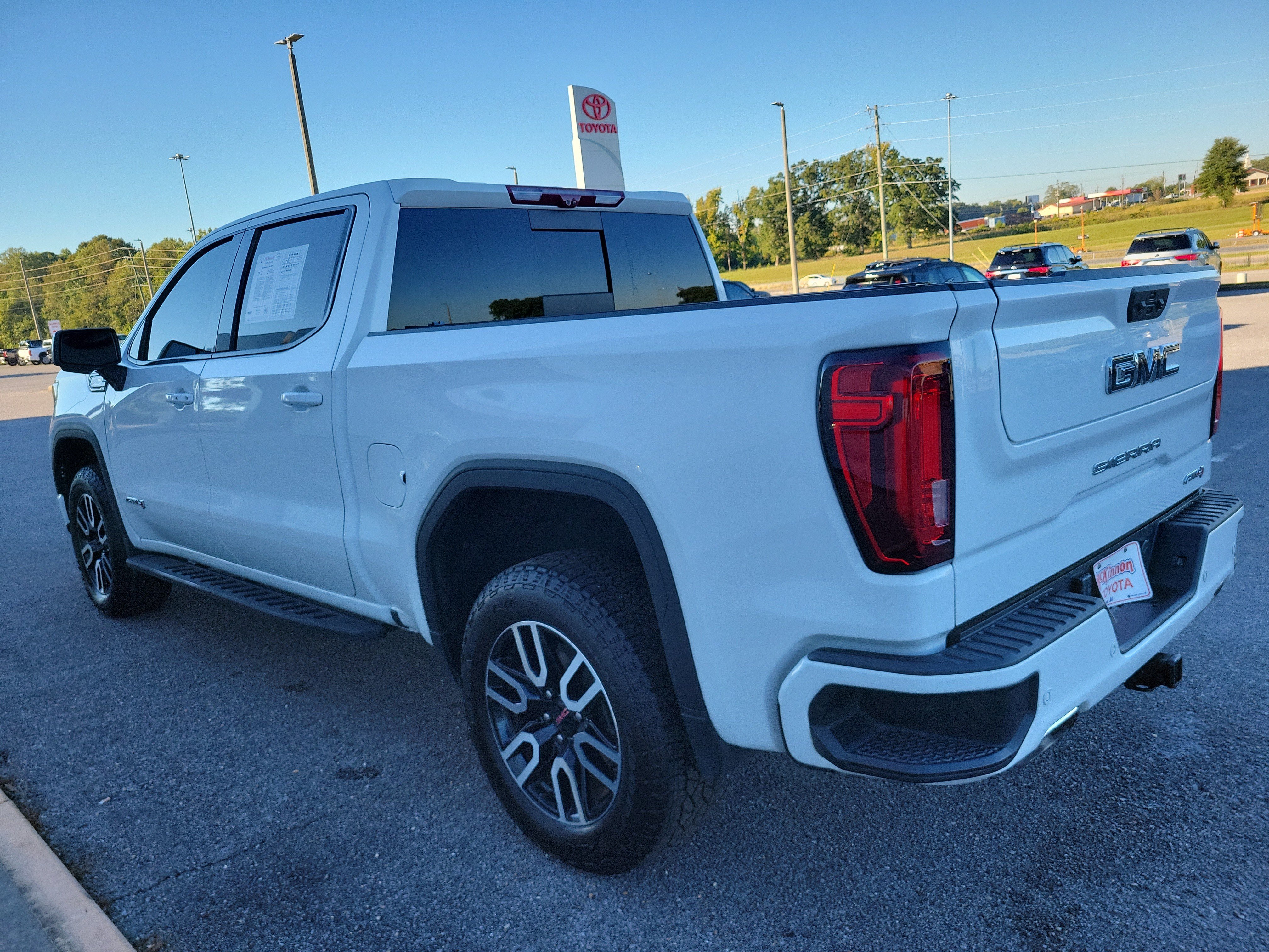 Used 2023 GMC Sierra 1500 AT4 w/ AT4 Premium Package AWD/4WD image 7