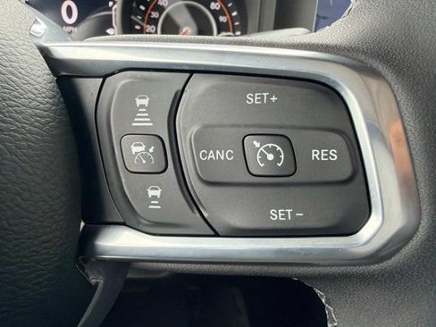Used 2026 Jeep Wrangler Unlimited Sahara AWD/4WD image 24