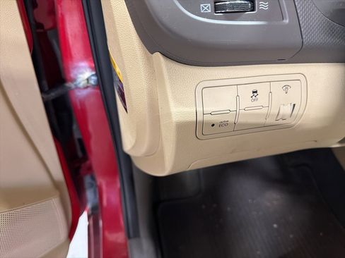 Used 2013 Hyundai Accent GLS w/ Premium Pkg image 13