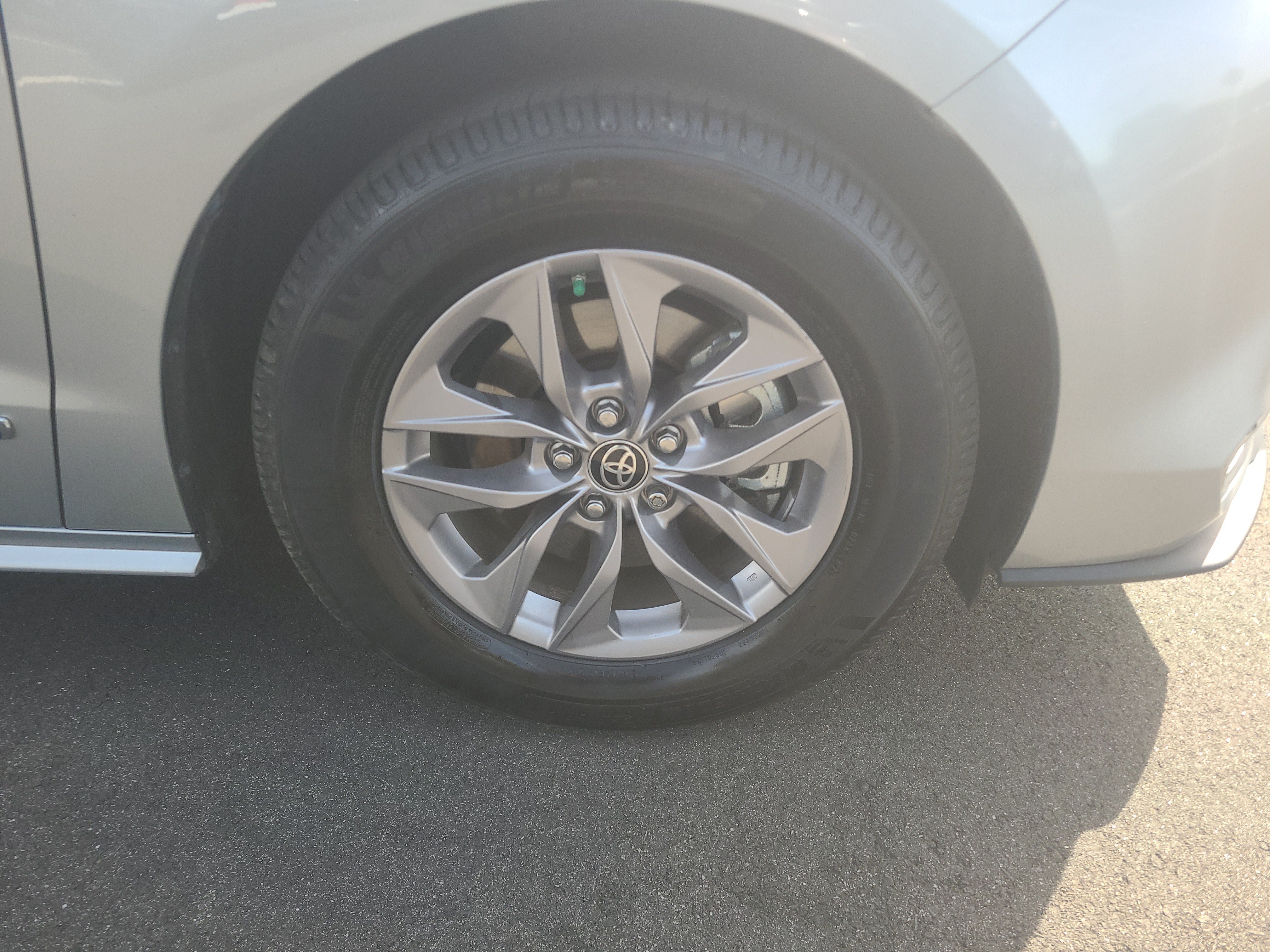 Certified 2021 Toyota Sienna XLE AWD/4WD image 12