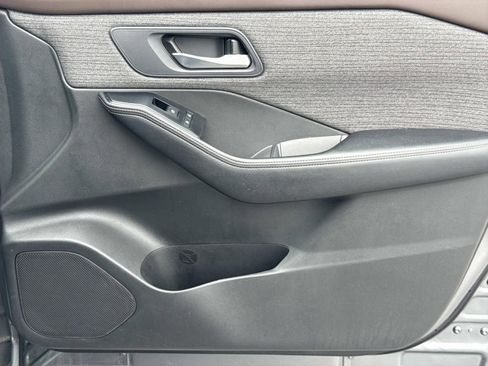 Used 2023 Nissan Rogue SV image 24