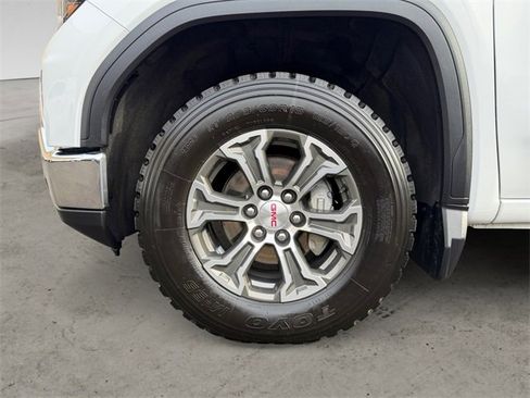 Used 2024 GMC Sierra 1500 SLE image 14