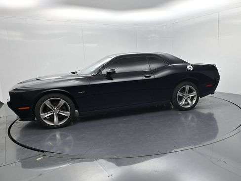 Used 2016 Dodge Challenger R/T RWD image 4