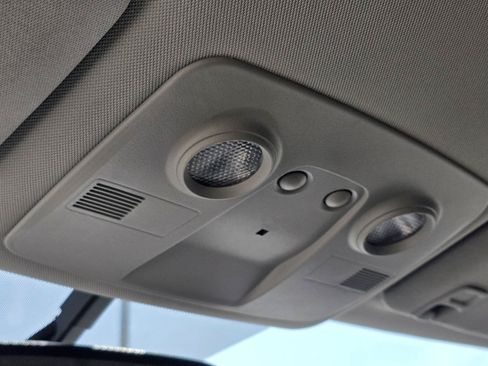 Used 2017 Chevrolet Traverse LT FWD image 22